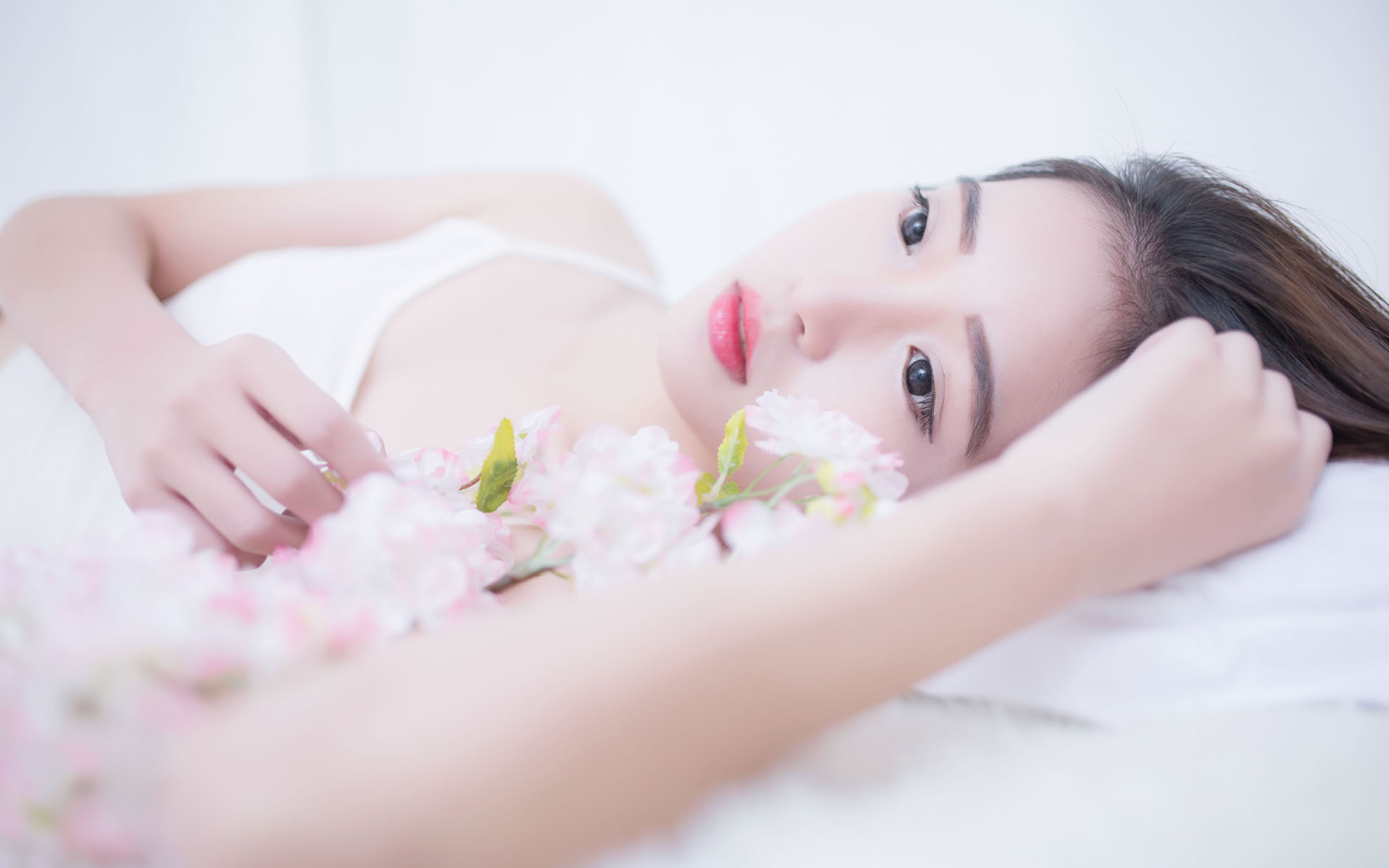 国铁集团：铁路暑运旅客发送量突破两亿人次